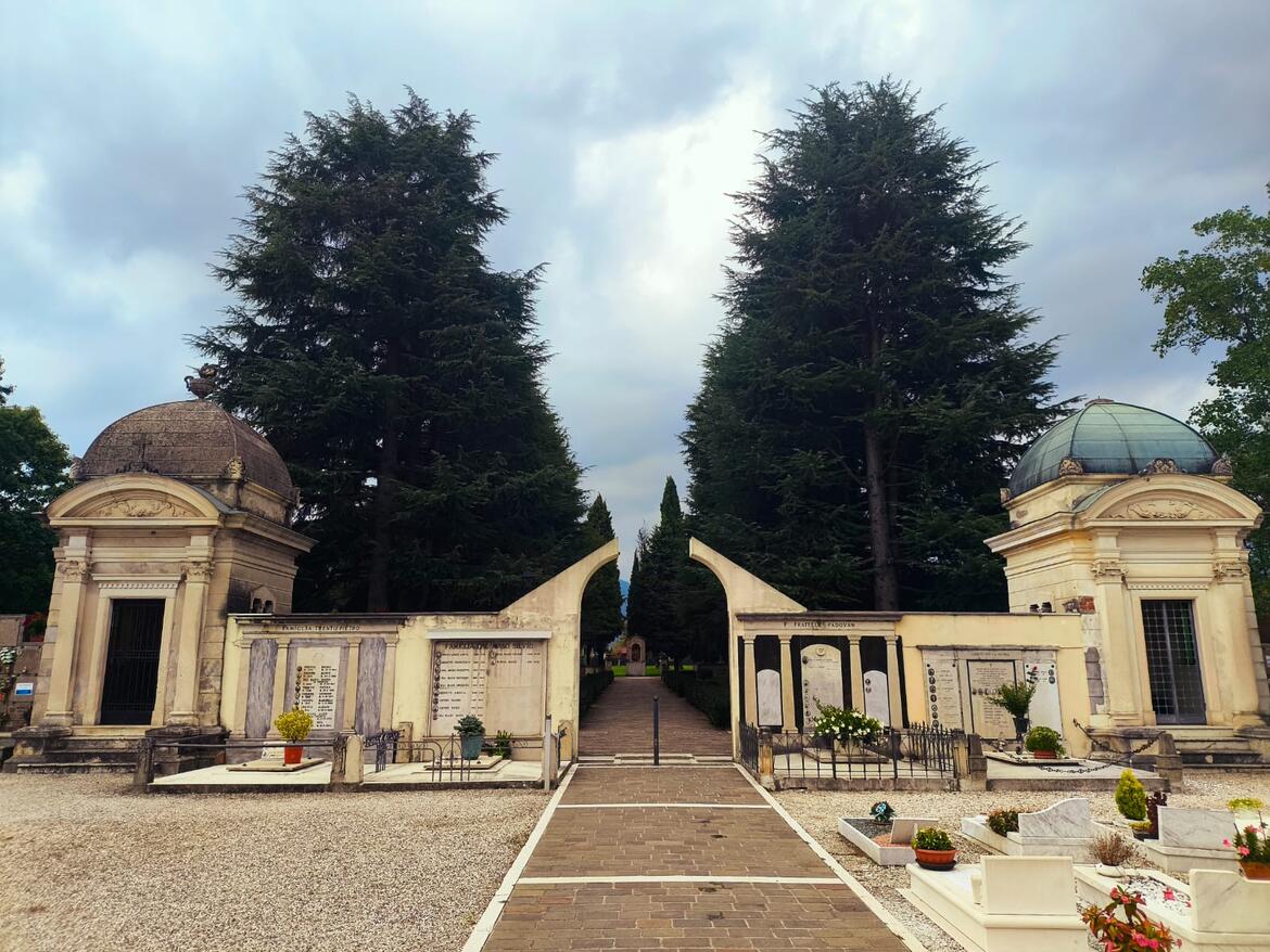 Immagine: Cimitero
